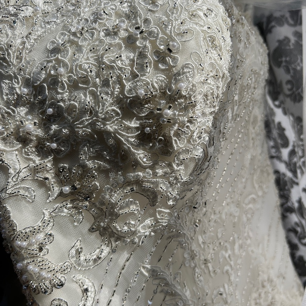 BNWT Elegant white Lace Wedding Dress New Never Worn - Picture 3 of 5